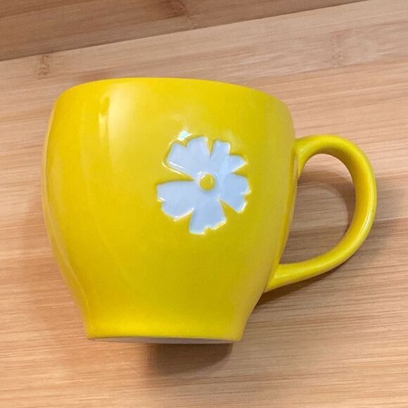 Plain Jane 2010 Yellow “Pray” Coffee Mug Cup with White Flower - Picture 4 of 9